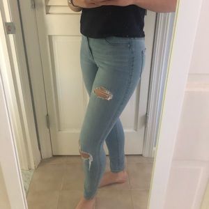 hollister light wash skinny jeans